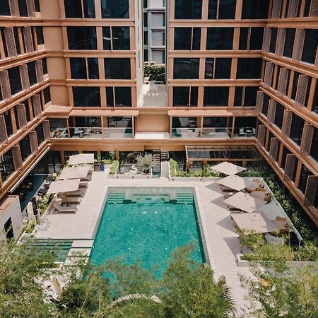 Nysa Hotel Bangkok Sukhumvit 11 Exterior foto The hotel's courtyard