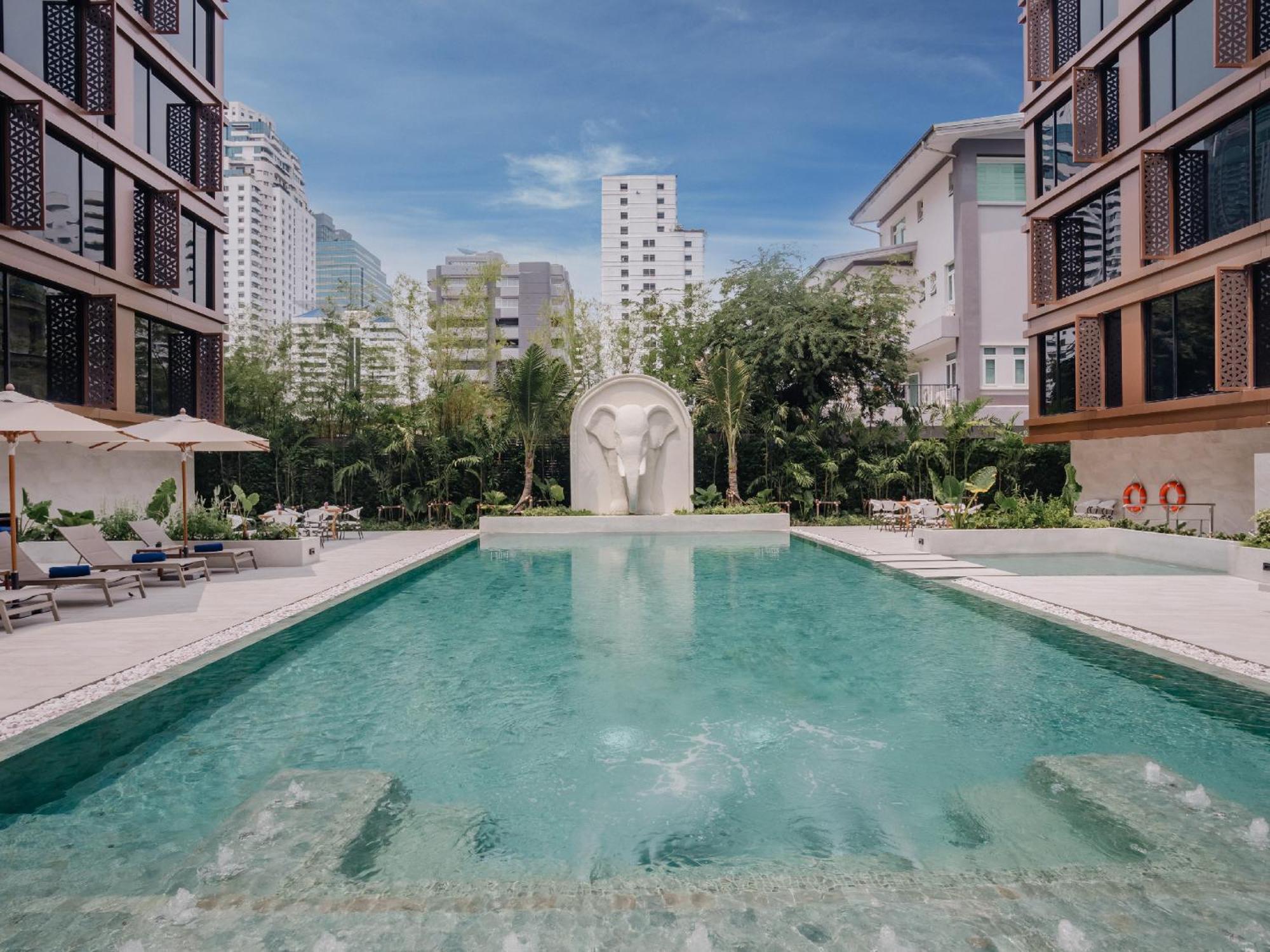 Nysa Hotel Bangkok Sukhumvit 11 Exterior foto The swimming pool at the hotel