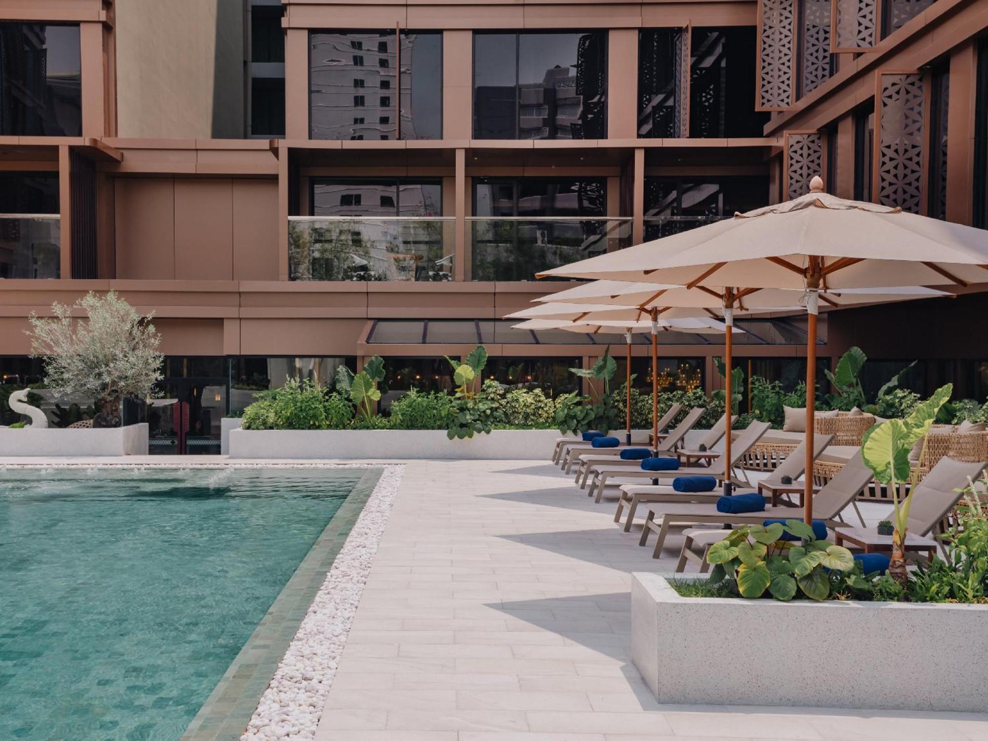 Nysa Hotel Bangkok Sukhumvit 11 Exterior foto The pool at the hotel