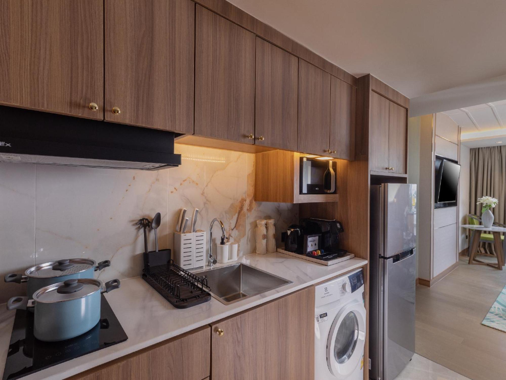 Nysa Hotel Bangkok Sukhumvit 11 Exterior foto A kitchen in a serviced apartment