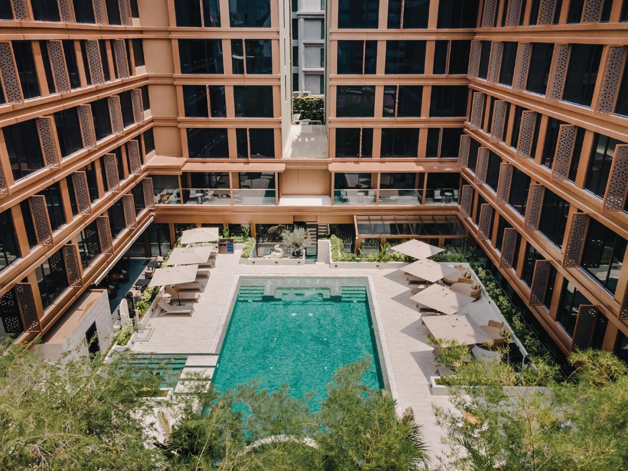 Nysa Hotel Bangkok Sukhumvit 11 Exterior foto The hotel's courtyard