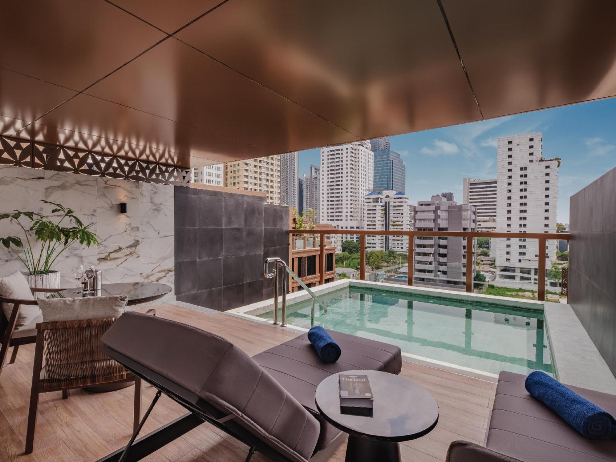 Nysa Hotel Bangkok Sukhumvit 11 Exterior foto The hotel's rooftop pool
