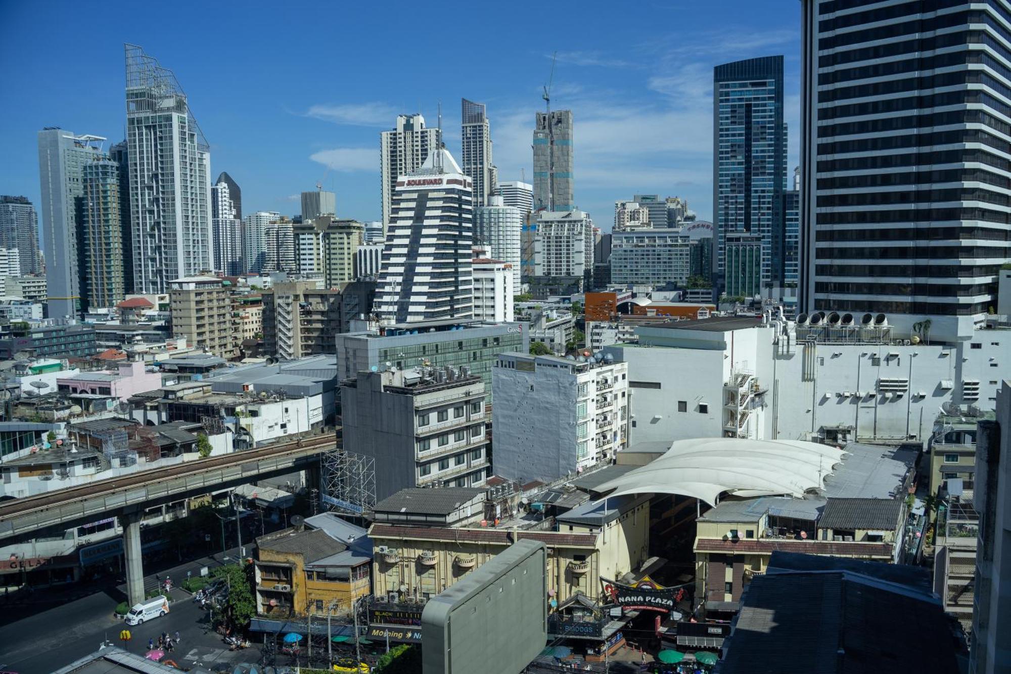 Nysa Hotel Bangkok Sukhumvit 11 Exterior foto San Diego skyline